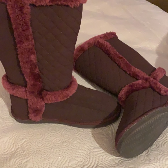 NWOT burgundy slip on boots - Picture 3 of 5